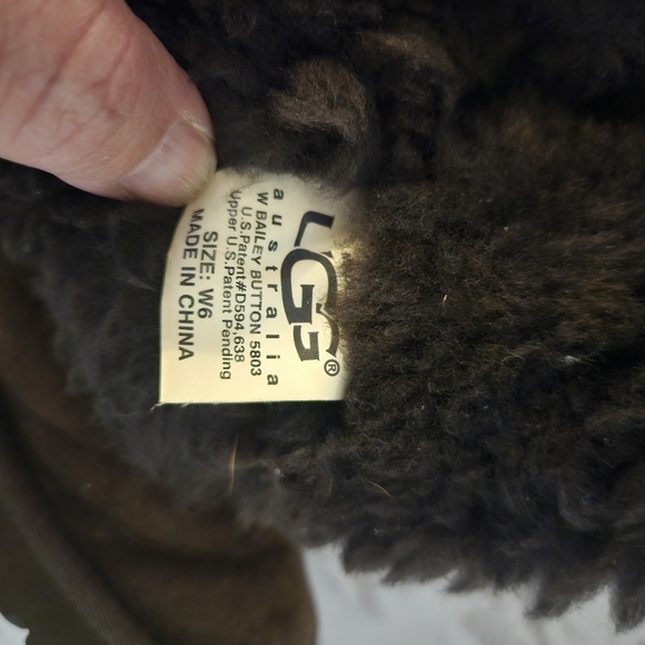 UGG Australia Bailey Button 5803 Boots Women’s Size 6 Chestnut Brown Sheepskin - Picture 9 of 10